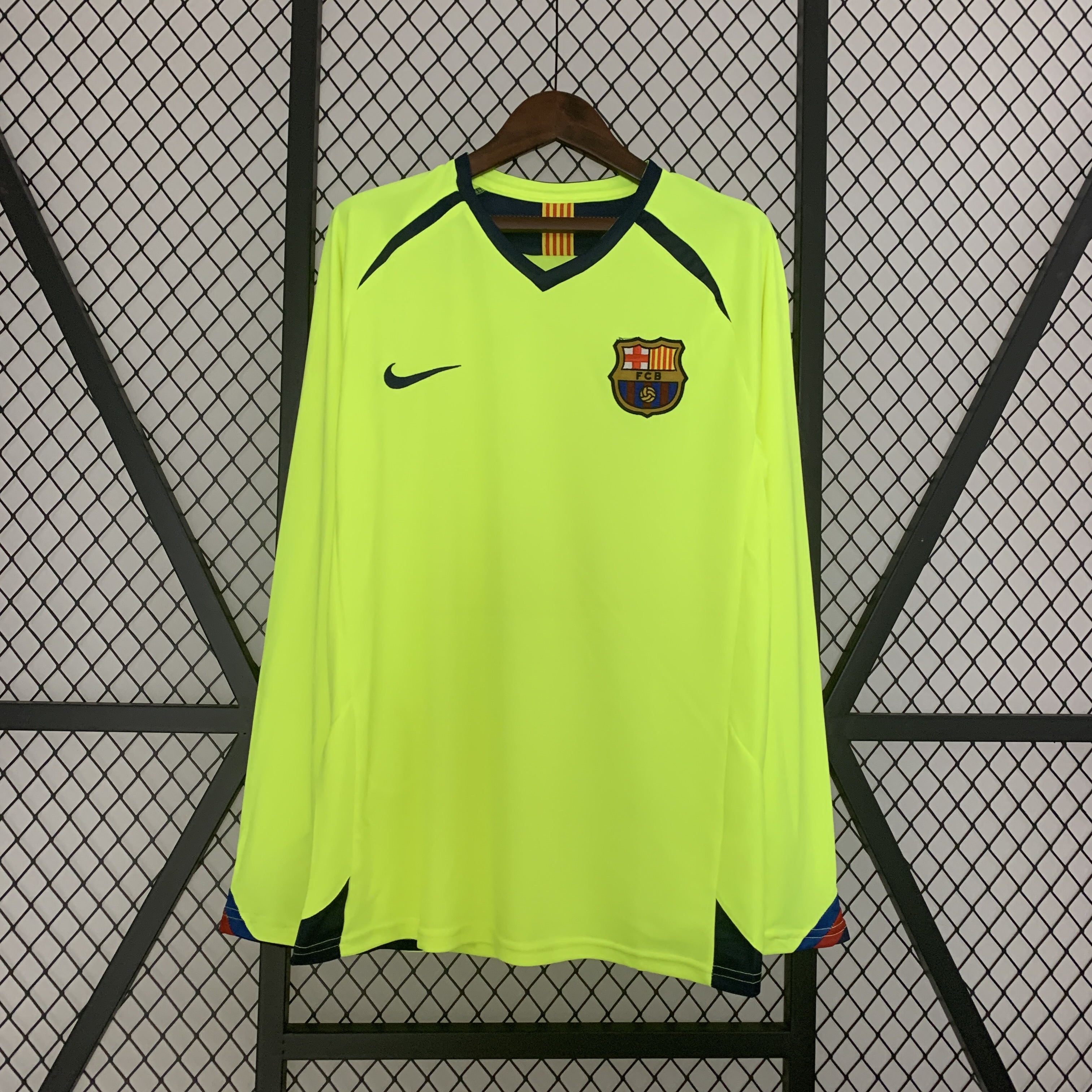 Barcelona Retro 05-06 Away Stadium Long Sleeve Jersey